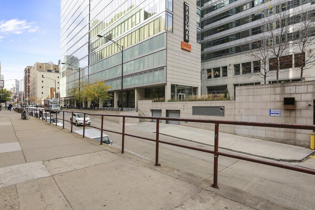 Bridgestreet At State And Grand Aparthotel Chicago Exterior foto